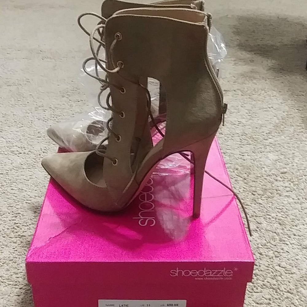 "BRAND NEW" Tan heel "Latie"